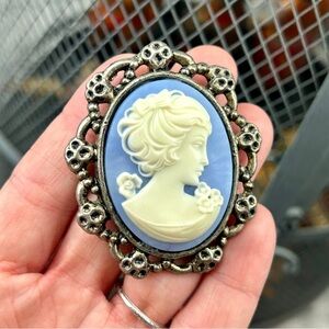 VINTAGE 1960s Blue Cameo Woman’s Silhouette 60s Victorian Revival Brooch Pendant